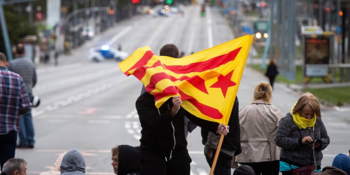 Cortes de tráfico en la Diagonal de Bacelona, este viernes.