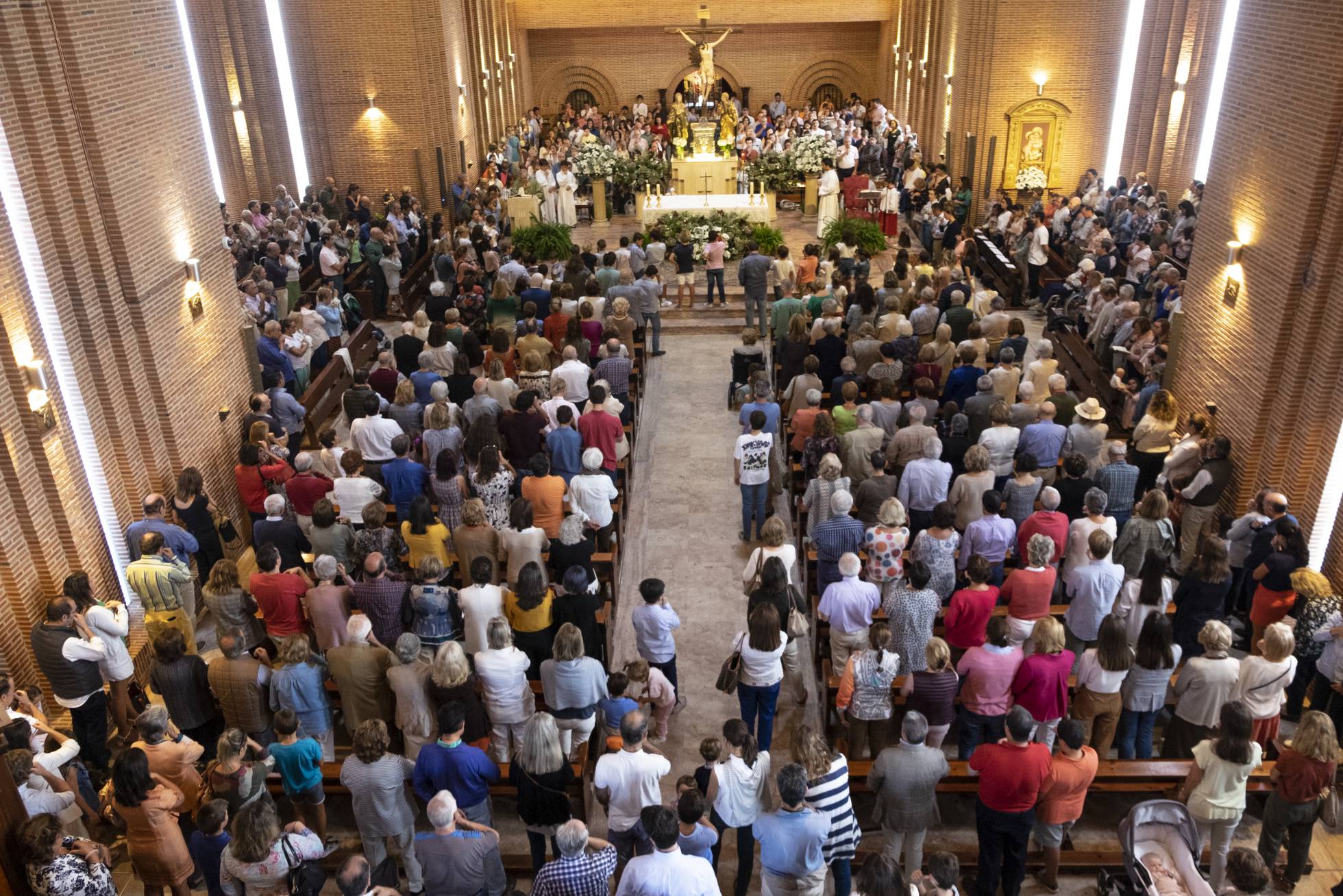 Fotos: Las misas multitudinarias de Pozuelo de Alarcón | Madrid | EL PAÍS