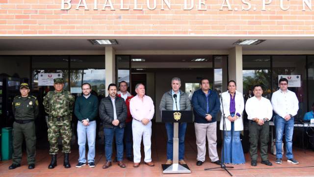 Duque y al ministro de Defensa, este lunes.