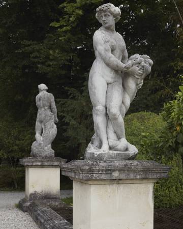 Esculturas del artista barroco veneciano Orazio Marinali en los exteriores de Villa Sandi.