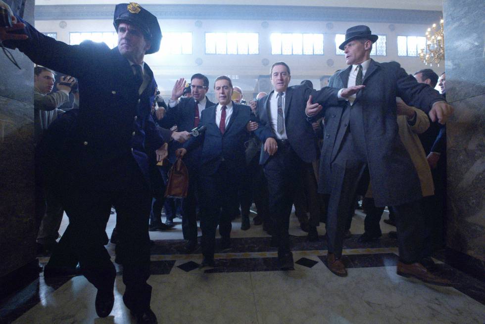 Al Pacino y Robert de Niro en una escena de 'El irlandés', la película que nos recuerda que son grandes actores.