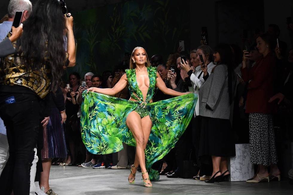 Jennifer Lopez, en el desfile de Versace.