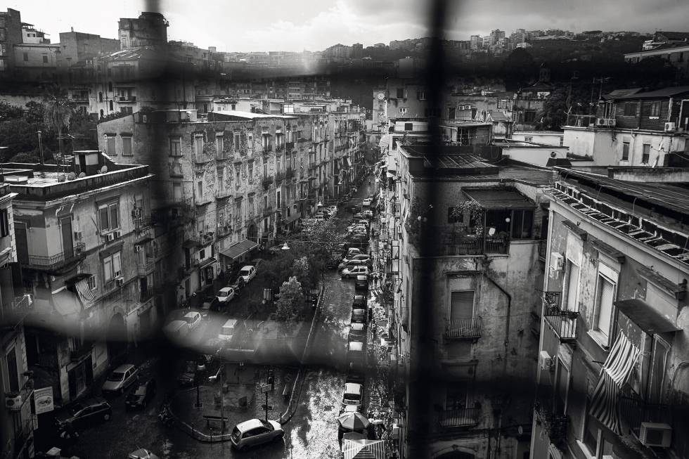 Vista panorámica desde el puente de Sanità, uno de los barrios que han sufrido la violencia de las bandas en el corazón de Nápoles.