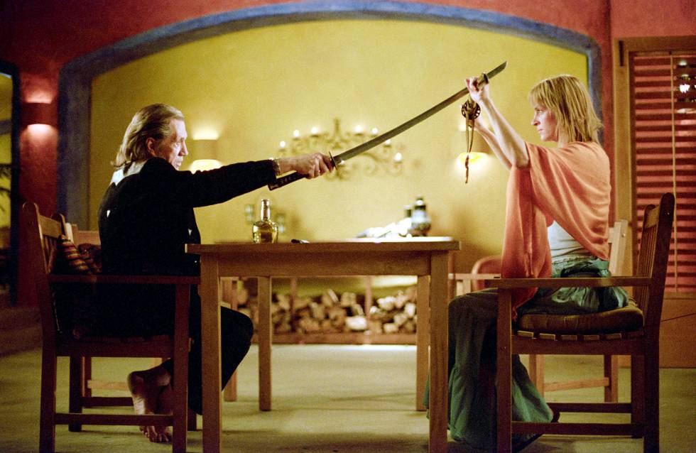 Momento de 'Kill Bill' en el que Keith Carradine y Uma Thurman, enemigos íntimos (y muy violentos), se encuentra al final frente a frente.