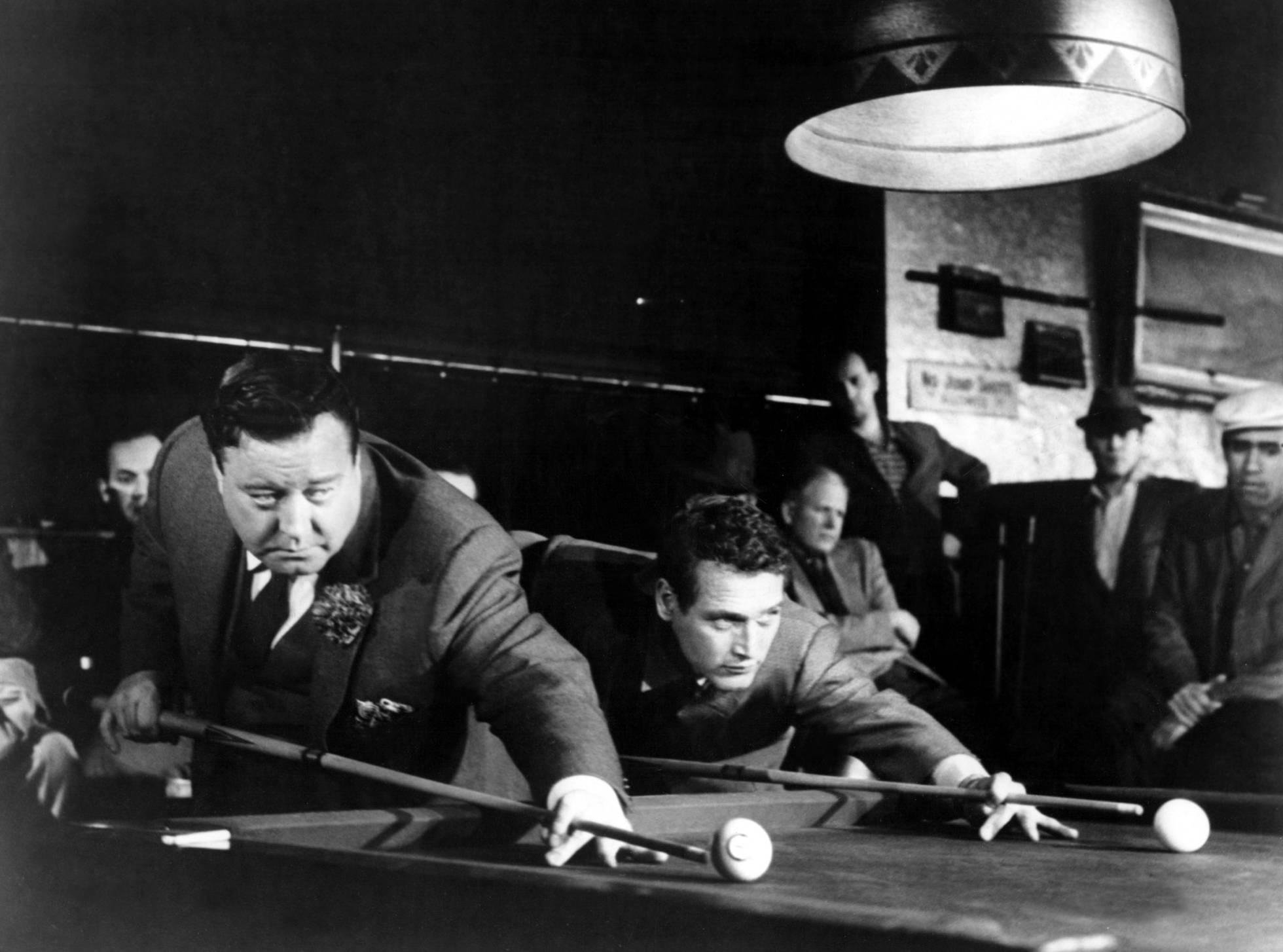 Jackie Gleason e Paul Newman en 'El Espidas', unha rivalidade ao redor da mesa de billar.'El buscavidas', una rivalidad alrededor de la mesa de billar.