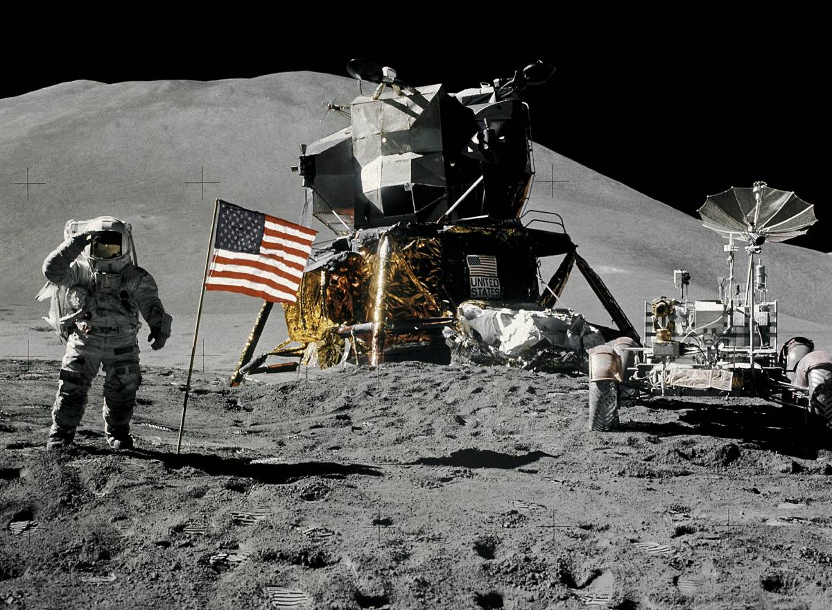 El astronauta James Irwin, tras el alunizaje el 1 de agosto de 1971.