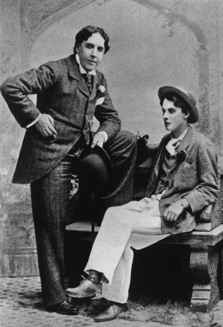 Oscar Wilde junto al Lord Alfred Douglas, el amor prohibido que le arruinó la vida.