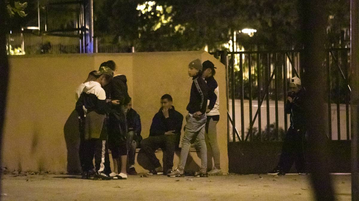 Menores inmigrantes no acompañados, a las puertas del centro atacado de Hortaleza.