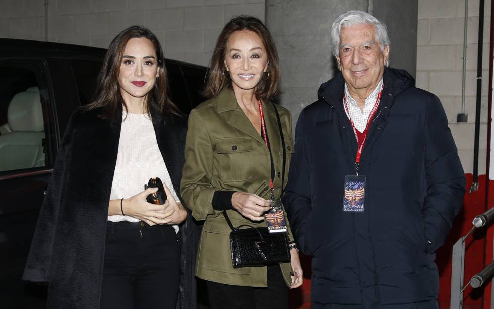 Desde la izquierda, Tamara Falcó, Isabel Preysler y Mario Vargas Llosa, antes del concierto.
