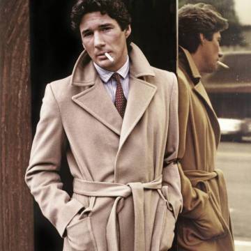 Richard Gere, vestido de Armani, reinventa la moda masculina para los ochenta en 'American Gigolo'.