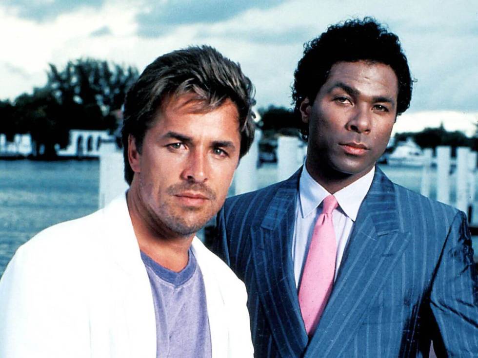 Los protagonistas de Miami Vice, entregados a los colores pastel.