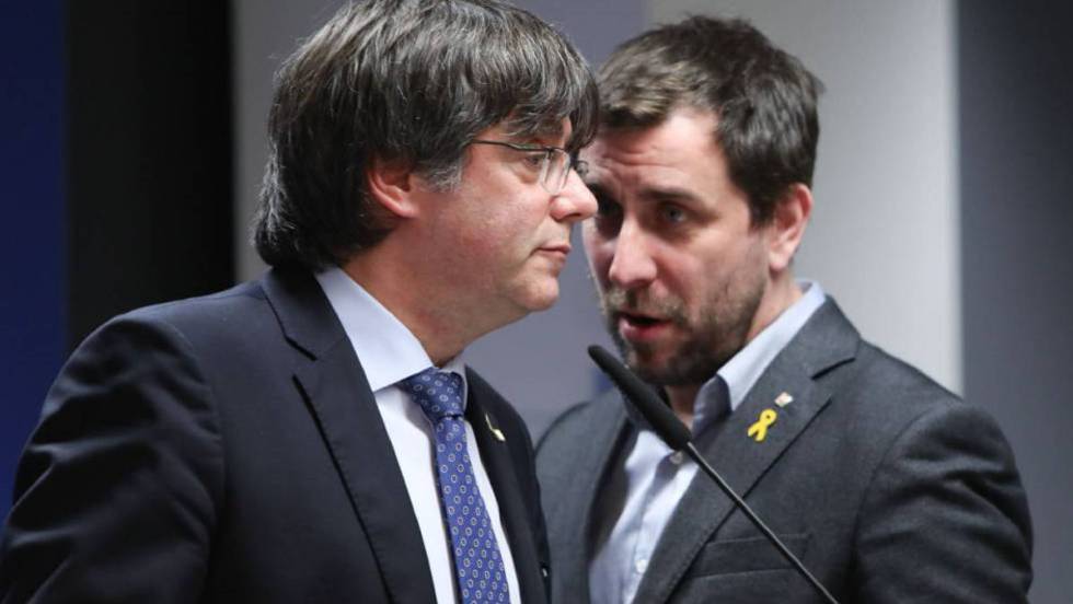 Puigdemont y Comín, durante la rueda de prensa de hoy en Bruselas.
