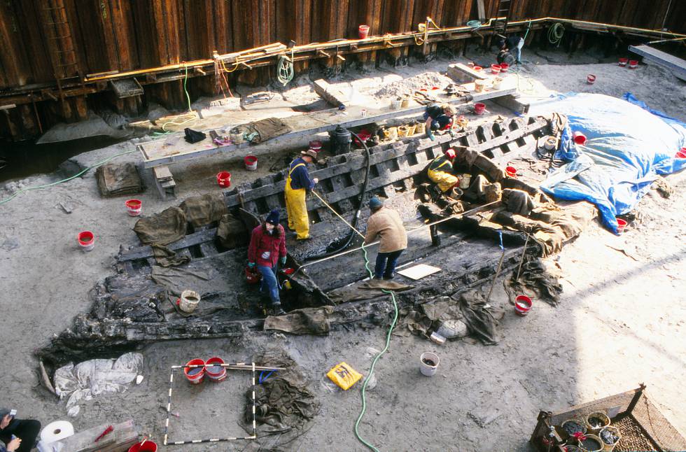 Excavation of 'La Belle' inside a steel wall inside the ocean, in 1996.