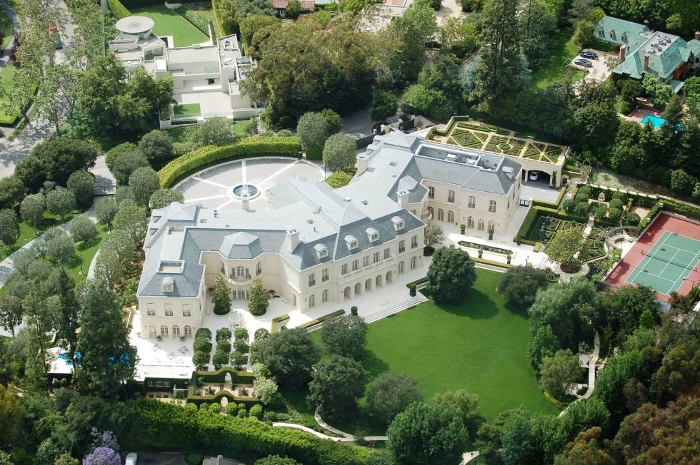 The Manor, la casa que el productor de televisión Aaron Spelling tenía en Los Ángeles, es la mansión más grande de Hollywood gracias a sus más de 5.000 metros cuadrados.