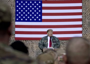 Donald Trump durante una visita a las tropas estadounidenses en Irak en diciembre de 2018.