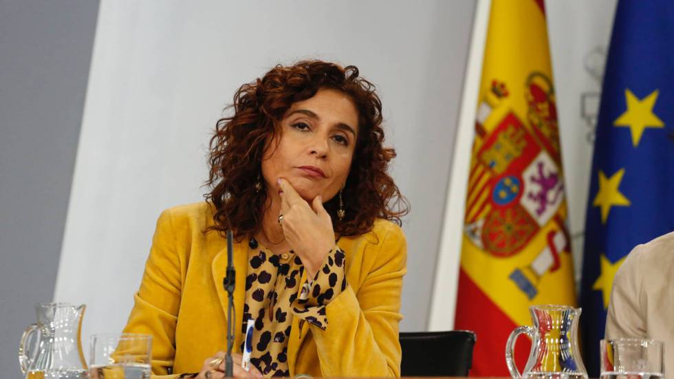 La ministra de Hacienda, María Jesús Montero, en el Consejo de Ministros, en el palacio de La Moncloa.
