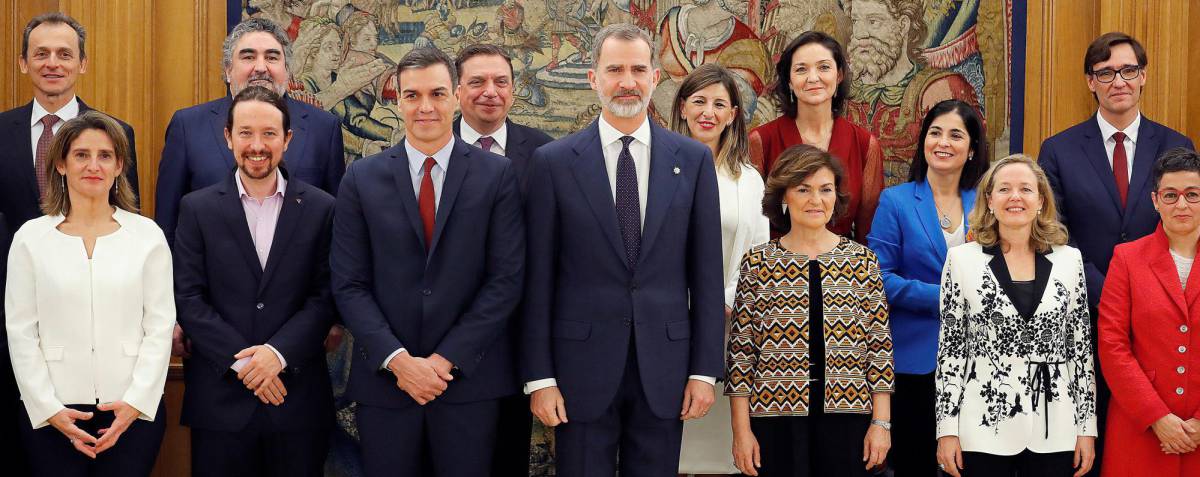 Felipe VI con el Gobierno.