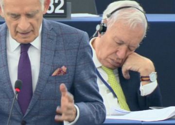 Sueño en el escaño, pesadilla en las redes sociales