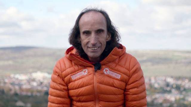 Un piloto en busca de un sueño: acabar con el sacrificio de los perros abandonados