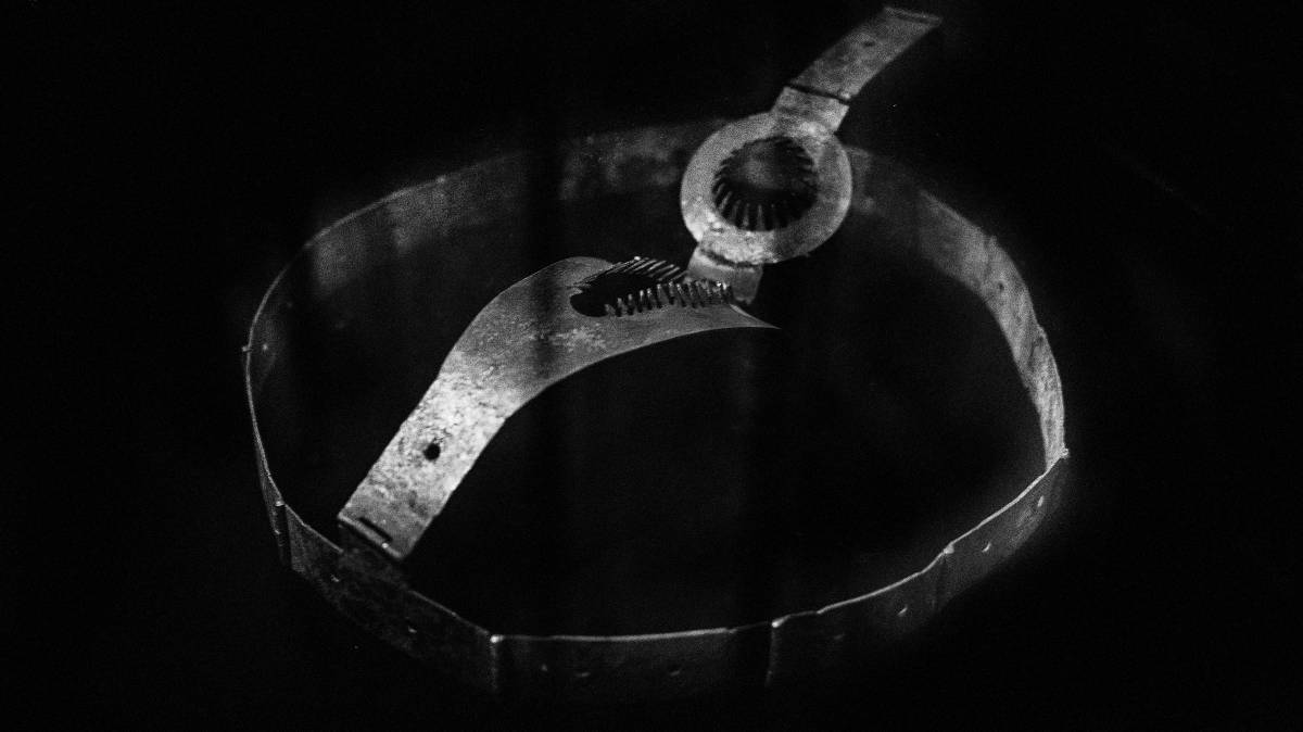 Cinturón de castidad fotografiado por Laia Aril.