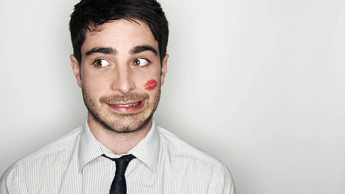 La suerte de codearse con personas que hablan poco