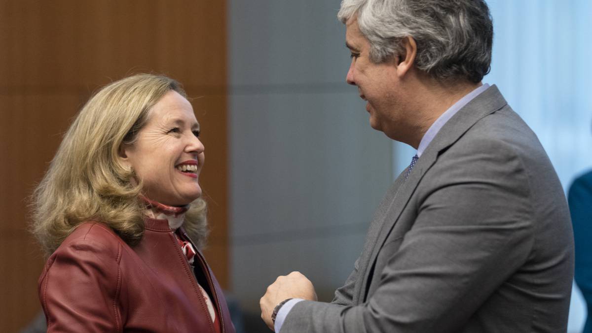 Calviño y Centeno conversan en Bruselas.