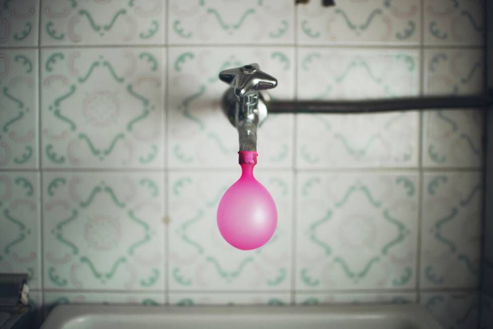 ¿Por qué mis piernas retienen agua?