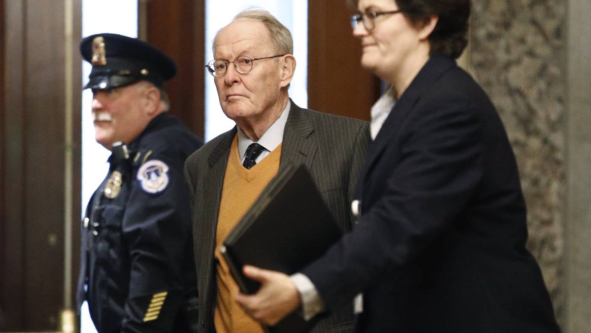 El senador Lamar Alexander (c), en Washington.