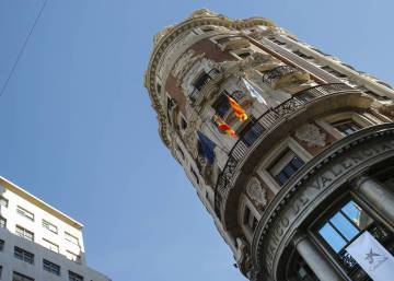 Caixabank acusa el ajuste laboral y un 14,1% menos en 2019