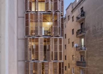 Cuatro matrimonios amigos se construyen un edificio a medida para retirarse juntos