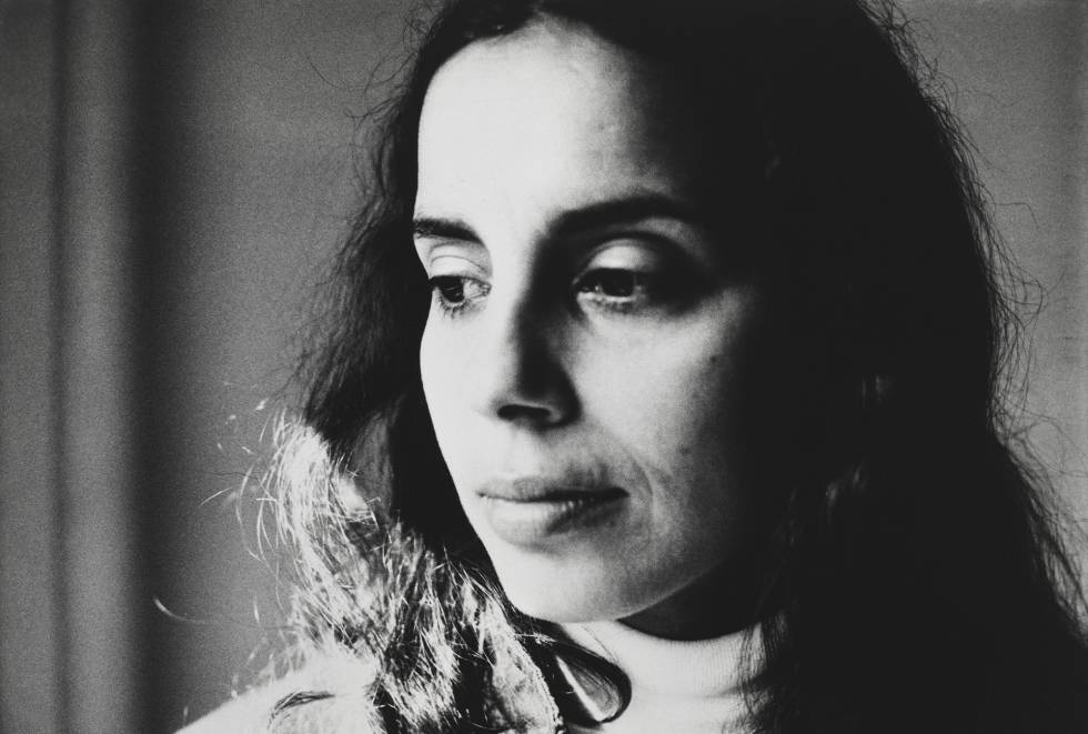 La artista cubana Ana Mendieta, en un retrato fotográfico de los primeros años 80.