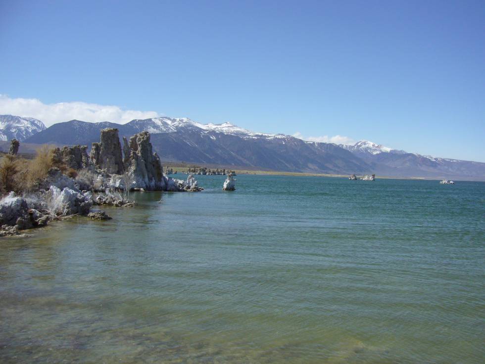 El lago Mono, en California, uno de los lagos carbonatados estudiados para entender la disponibilidad de fósforo para la biogénesis. 