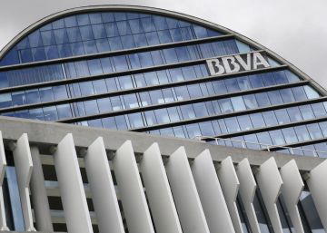 Fachada de la sede corporativa del BBVA, en el distrito de Las Tablas en Madrid. EFEMARISCAArchivo