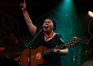 “Las argelinas combaten hasta sus tragedias con humor”