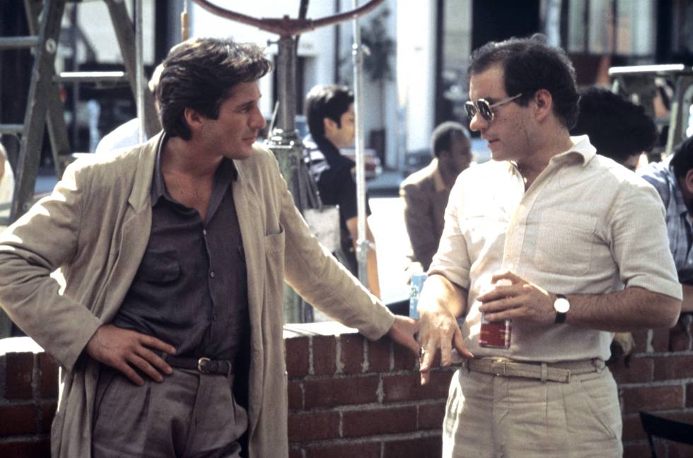 Paul Schrader quería a Richard Gere en su película porque le había encantado en 'Días del cielo'. Los productores, sin embargo, preferían a John Travolta. En la imagen, Gere y Schrader durante el rodaje de 'American Gigolo'.