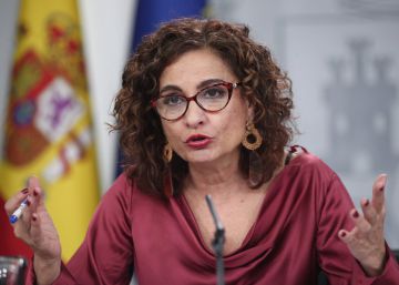La ministra de Hacienda, María Jesús Montero, este martes tras la rueda de prensa del Consejo de Ministros.