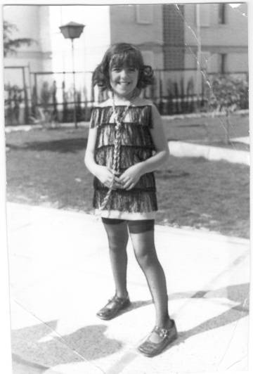 Elvira Lindo, a los nueve años,