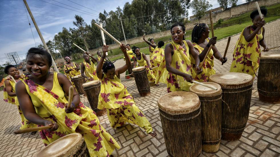 Ingoma Nshya es el primer grupo femenino de percusionistas de Ruanda.