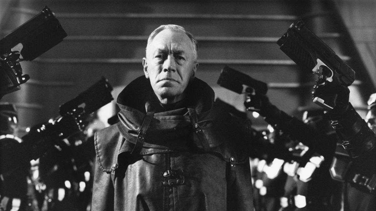 El actor sueco Max von Sydow interpreta al Presidente del Tribunal Supremo Fargo en la distópica película de ciencia ficción 'Judge Dredd', de 1995.
