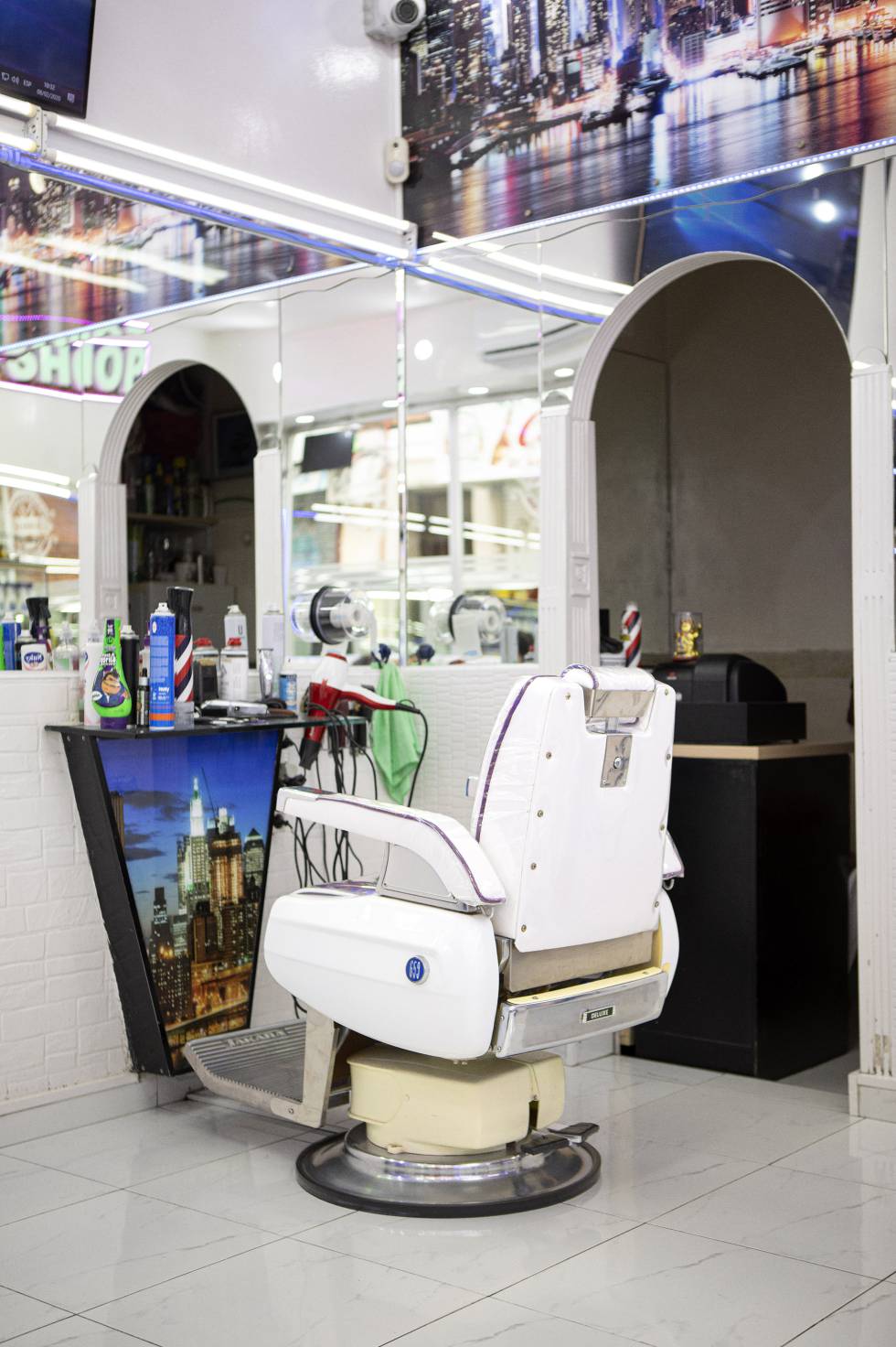 Interior del local de la peluquería New York (Madrid).