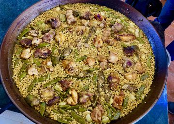 Una paella valenciana paso a paso