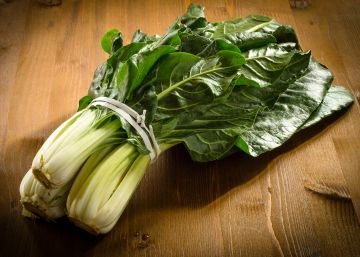 Acelgas: así se limpian y cortan para congelarlas y que duren más de tres días