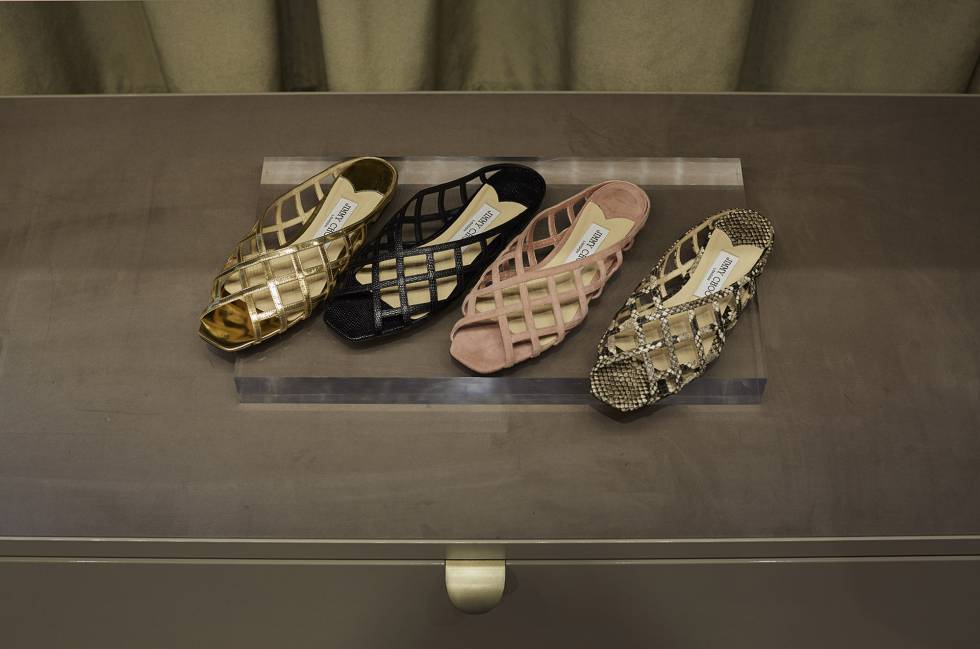 Sandalias planas con trenzado en diferentes tonos y estampados de Jimmy Choo.
