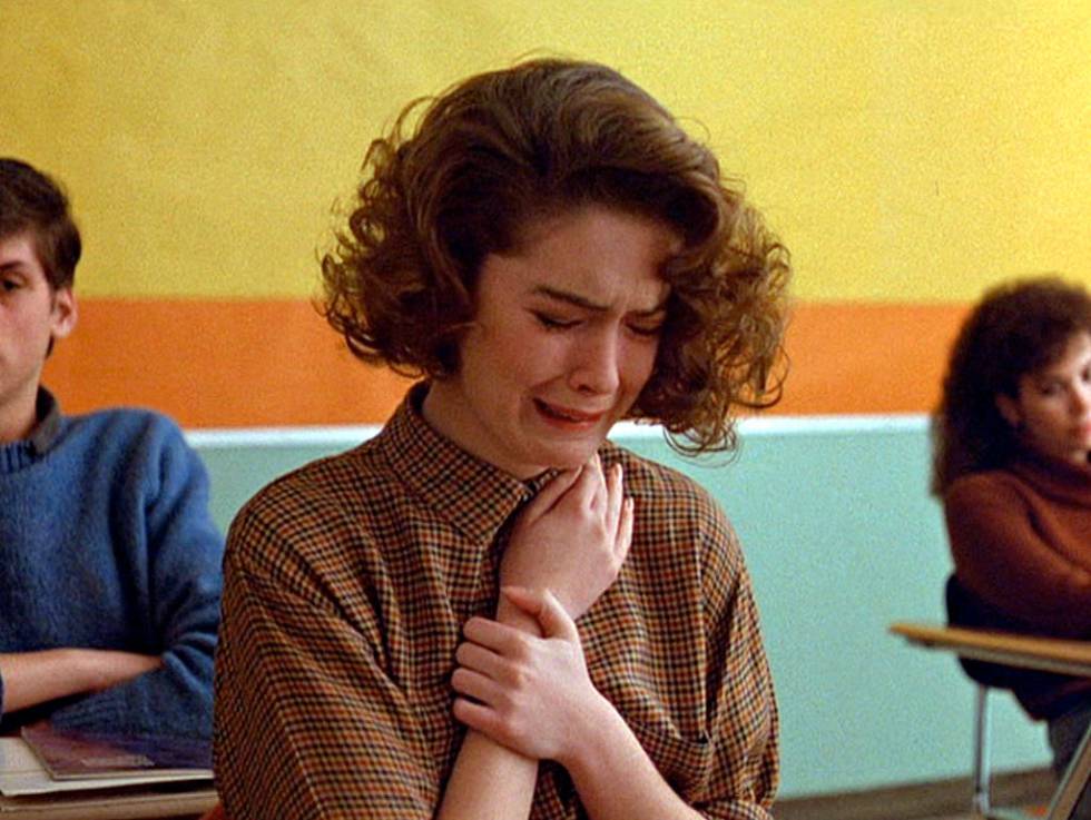 Ha nacido una estrella: la secuencia del episodio piloto de 'Twin Peaks' en la que el personaje de Lara Flynn Boyle descubre que su amiga Laura Palmer ha muerto es un clásico de la televisión y presentó a la actriz al mundo.