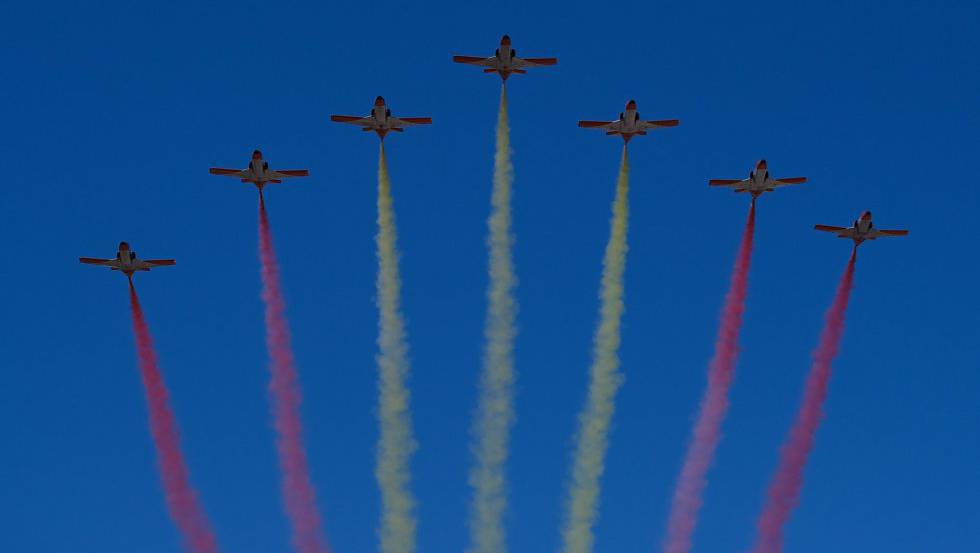 La patrulla Águila, durante el desfile de las Fuerzas Armadas de 2019 en Sevilla.