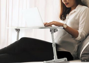 ¿Eres de desayuno en la cama o de portátil en el sofá? Así es la bandeja plegable más valorada en Amazon