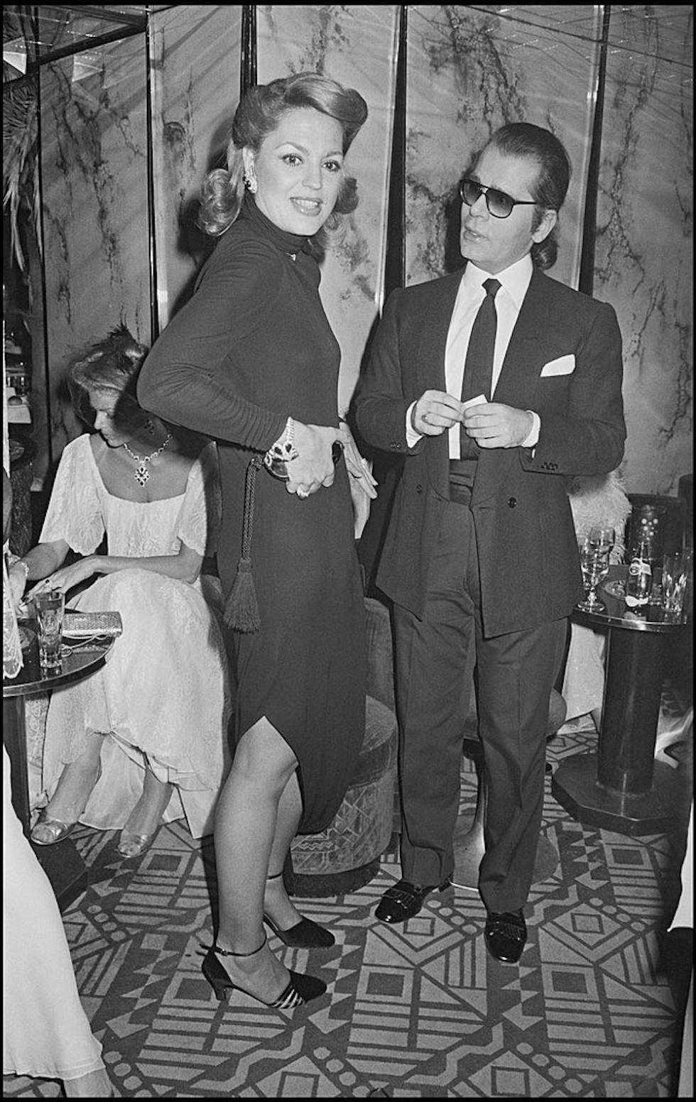 Ira De Furstenberg and Karl Lagerfeld durante una fiesta en el Regine de París en 1978.