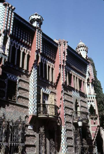 La fachada de la Casa Vicens, en el barrio de Gràcia.