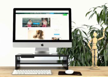Aumenta el espacio y el orden con el soporte para monitor a dos alturas más vendido en Amazon