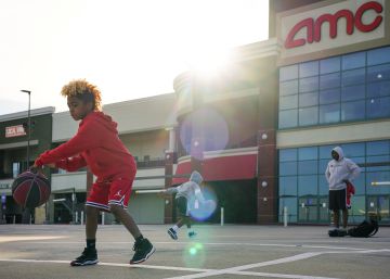 Algunas zonas de Estados Unidos comienzan su regreso a la normalidad tras el cierre por la pandemia